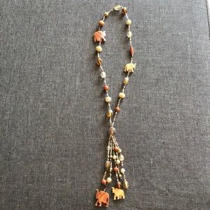 Beautiful elephants wood/bead costume jewelry necklace